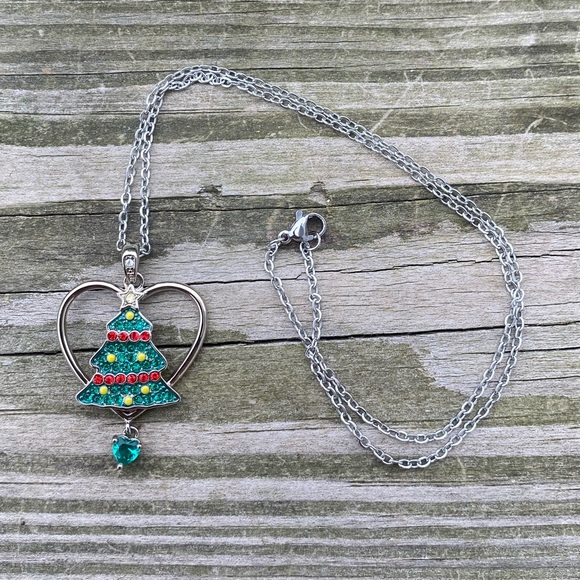 Christmas Tree crystal adorned heart necklace December stainless steel chain - Picture 7 of 8